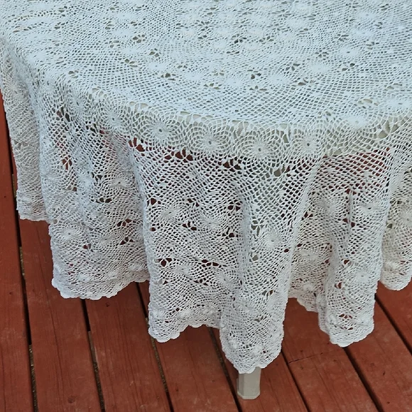 Vintage Round Oval Cotton Ivory Hand Crochet Tablecloth - Picture 3 of 17